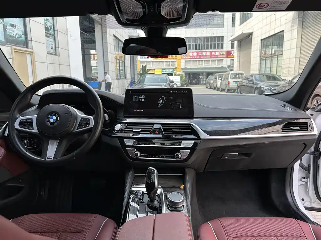 BMW 5 Series 2021 — фото 10