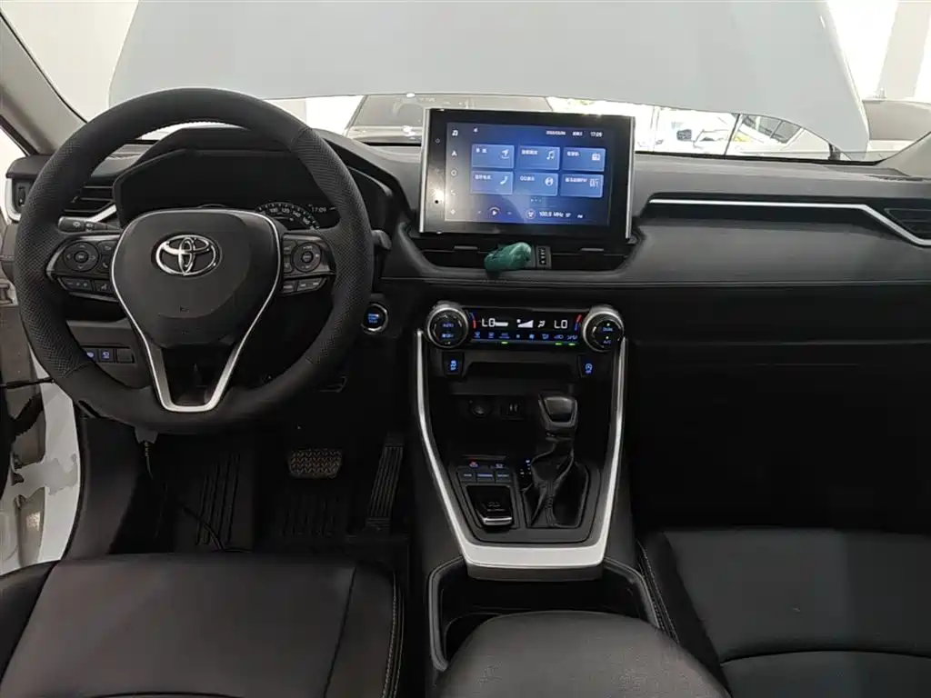 Toyota RAV4 2022 — фото 10
