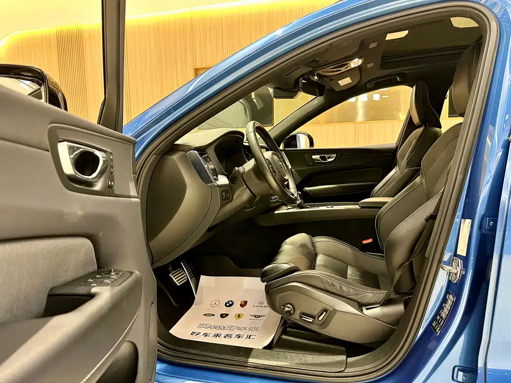 Volvo XC60 2020 — фото 10