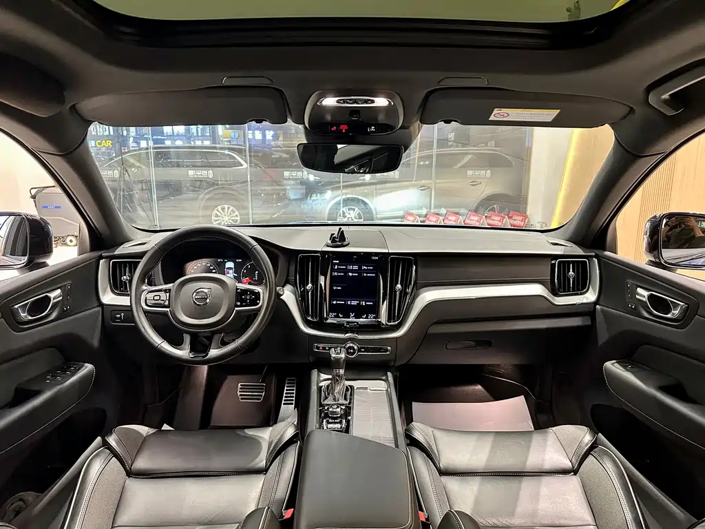 Volvo XC60 2020 — фото 18