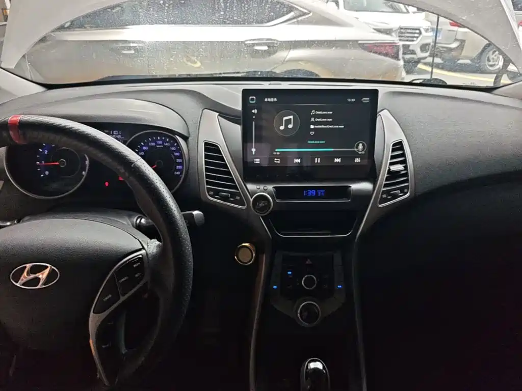 Hyundai Elantra 2016 — фото 13