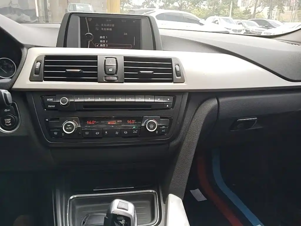 BMW 3 Series 2014 — фото 10