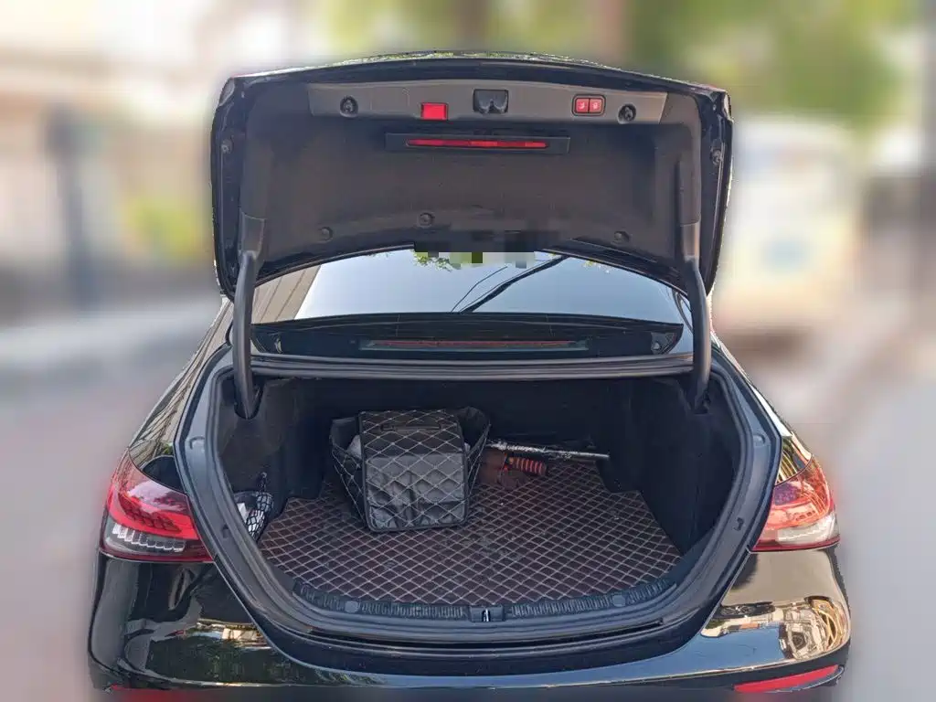 Mercedes-Benz E-Class 2022 — фото 16