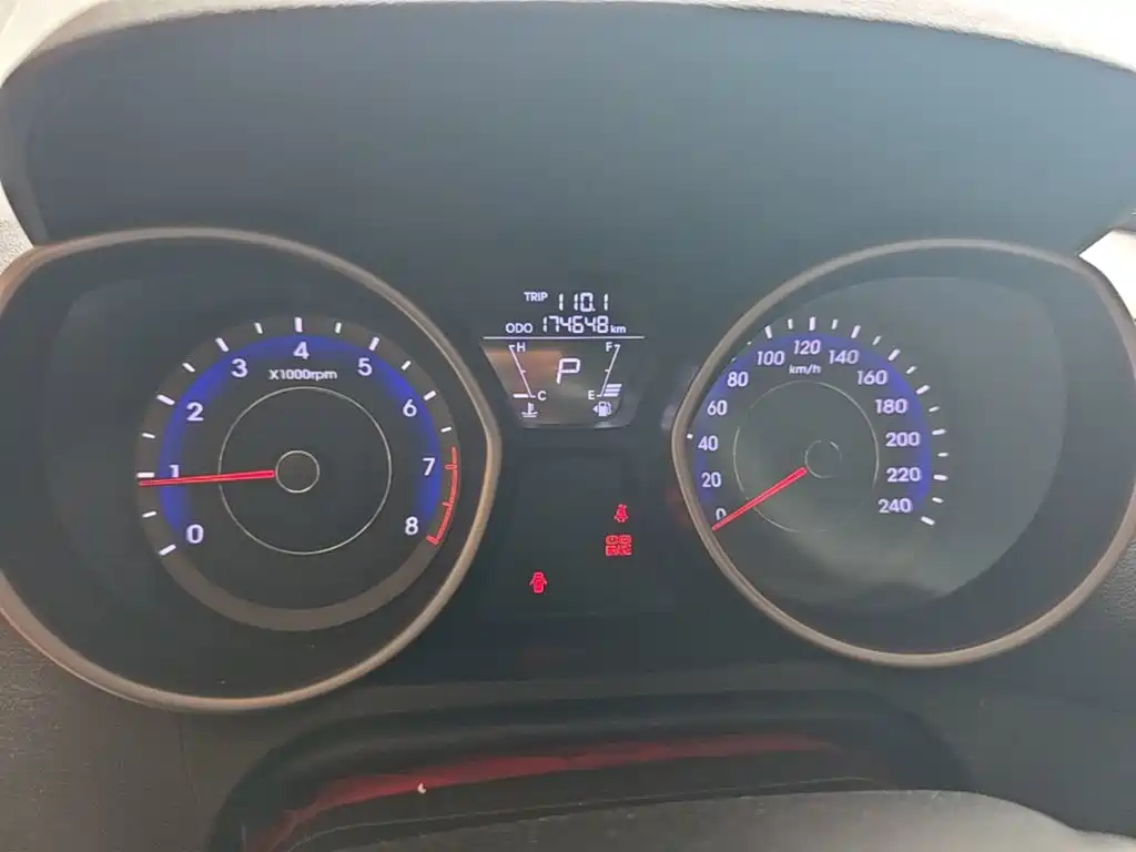 Hyundai Elantra 2016 — фото 12
