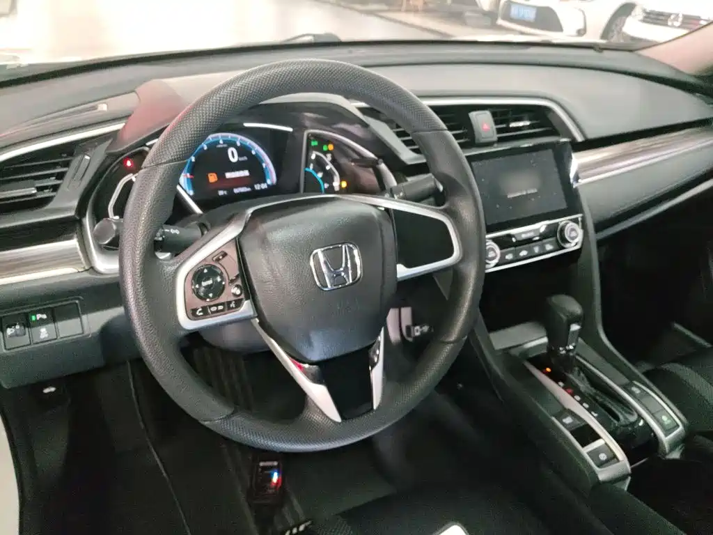 Honda Civic 2019 — фото 11