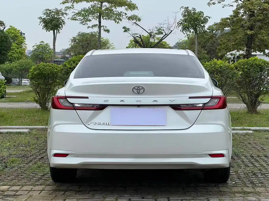 Toyota Camry 2024 — фото 13