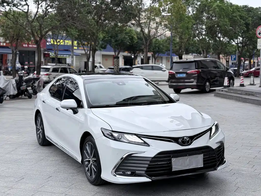 Toyota Camry 2024 — фото 3