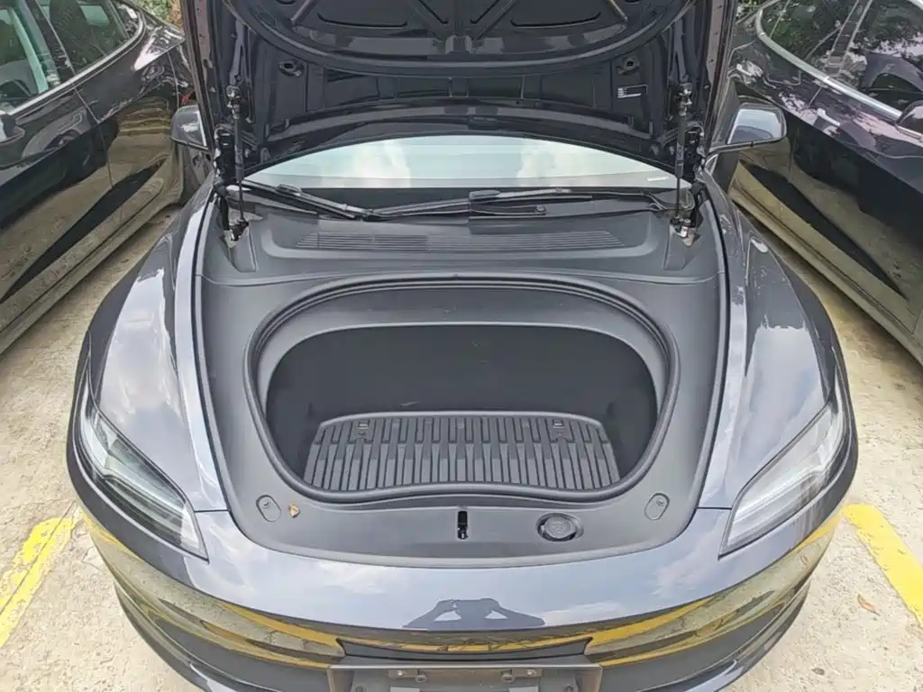 Tesla Model 3 2025 — фото 16