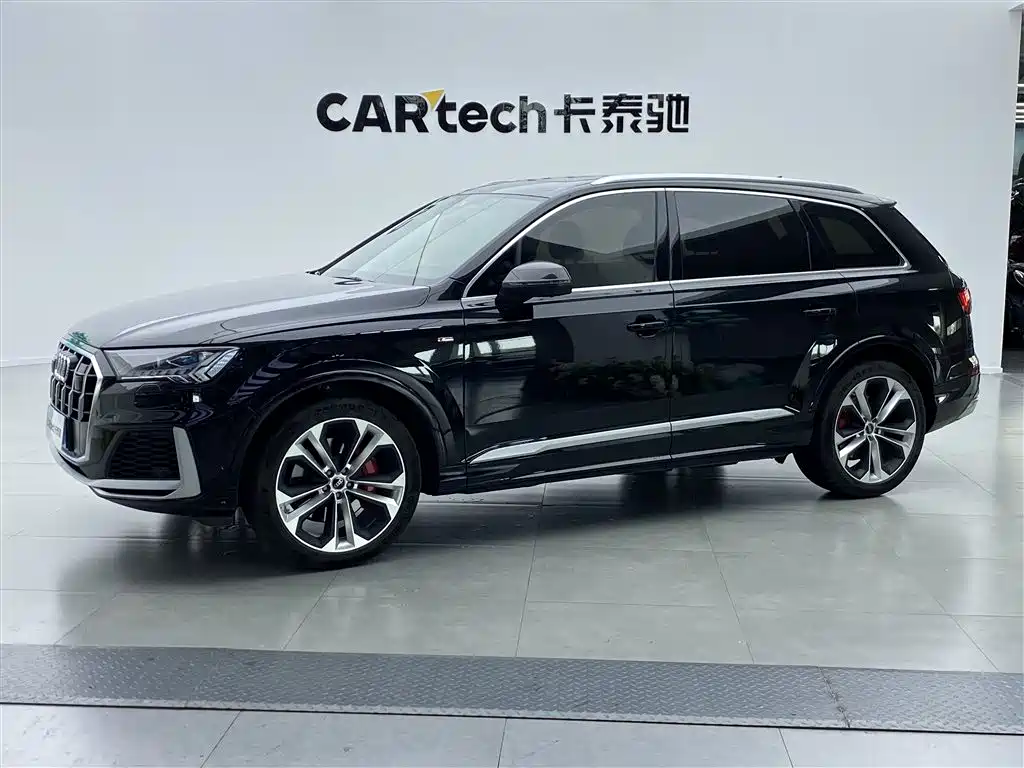 Audi Q7 2024 — фото 1