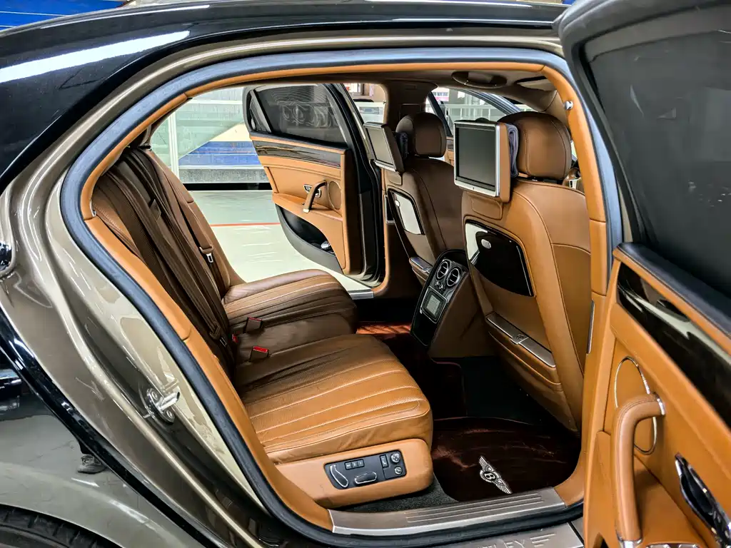 Bentley Flying Spur 2014 — фото 10