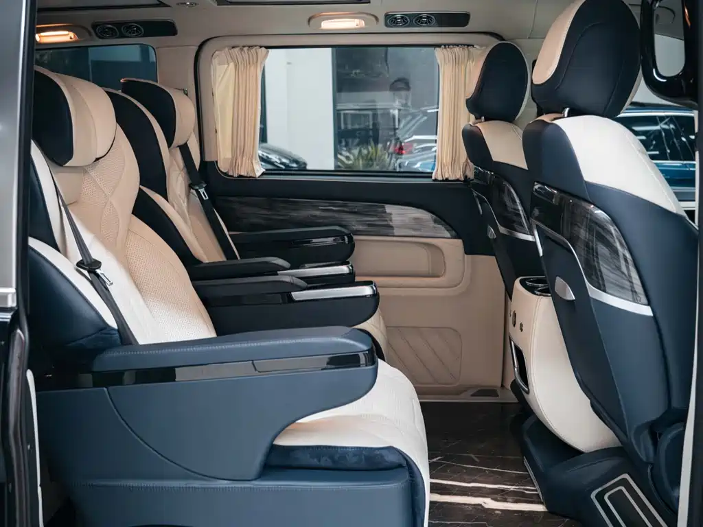 Mercedes-Benz V-Class 2020 — фото 12
