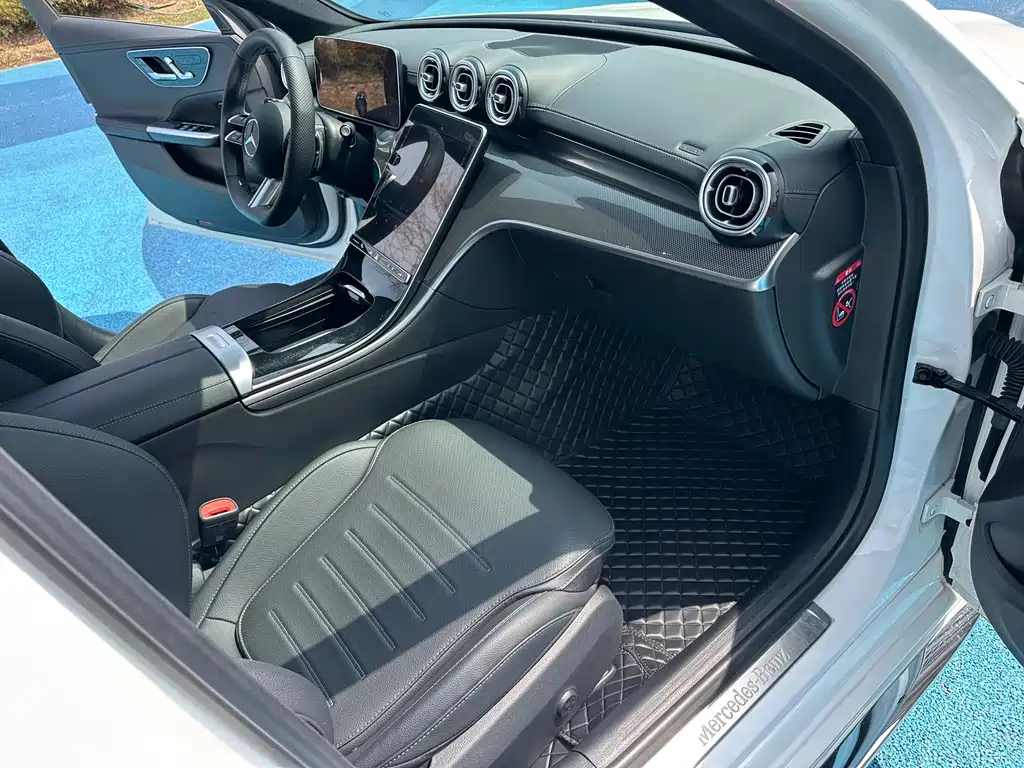 Mercedes-Benz C-Class 2023 — фото 6