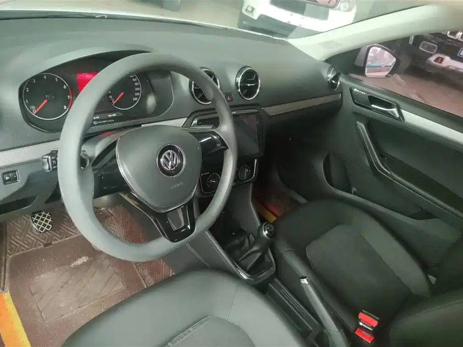 Volkswagen Jetta 2018 — фото 12
