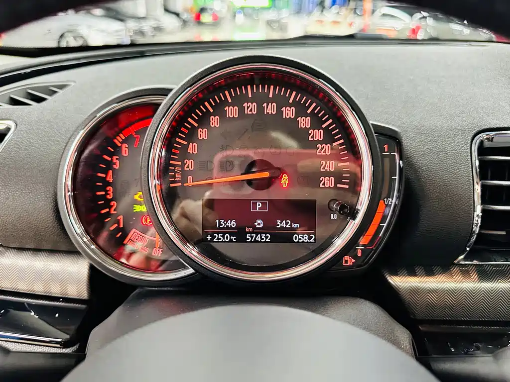 MINI Clubman 2018 — фото 42