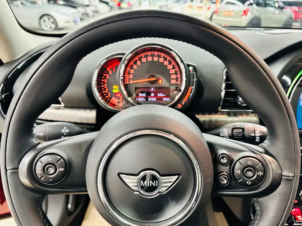 MINI Clubman 2018 — фото 43