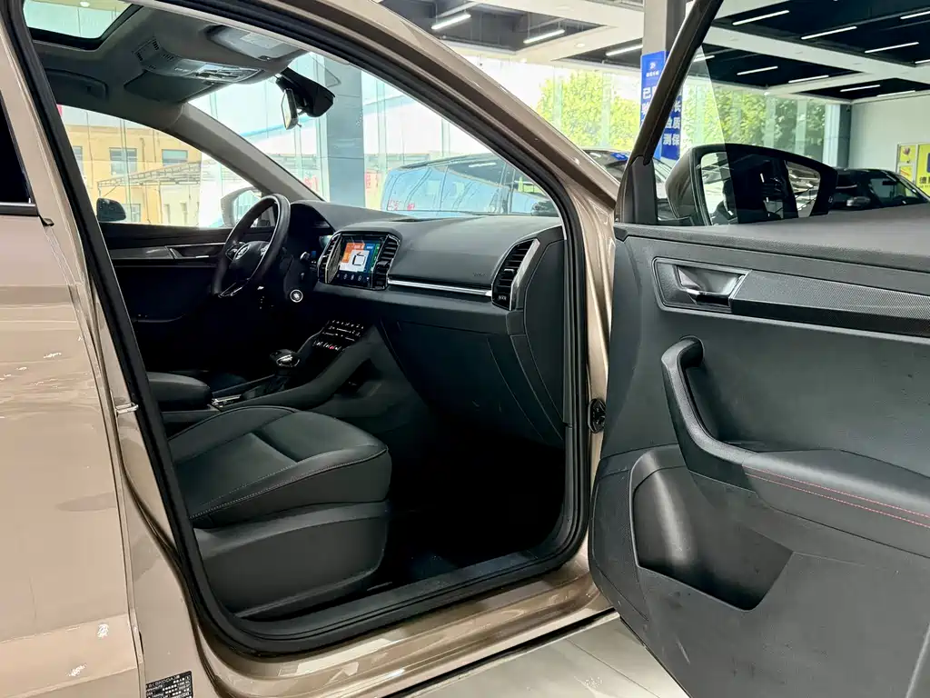 Skoda Karoq 2023 — фото 9