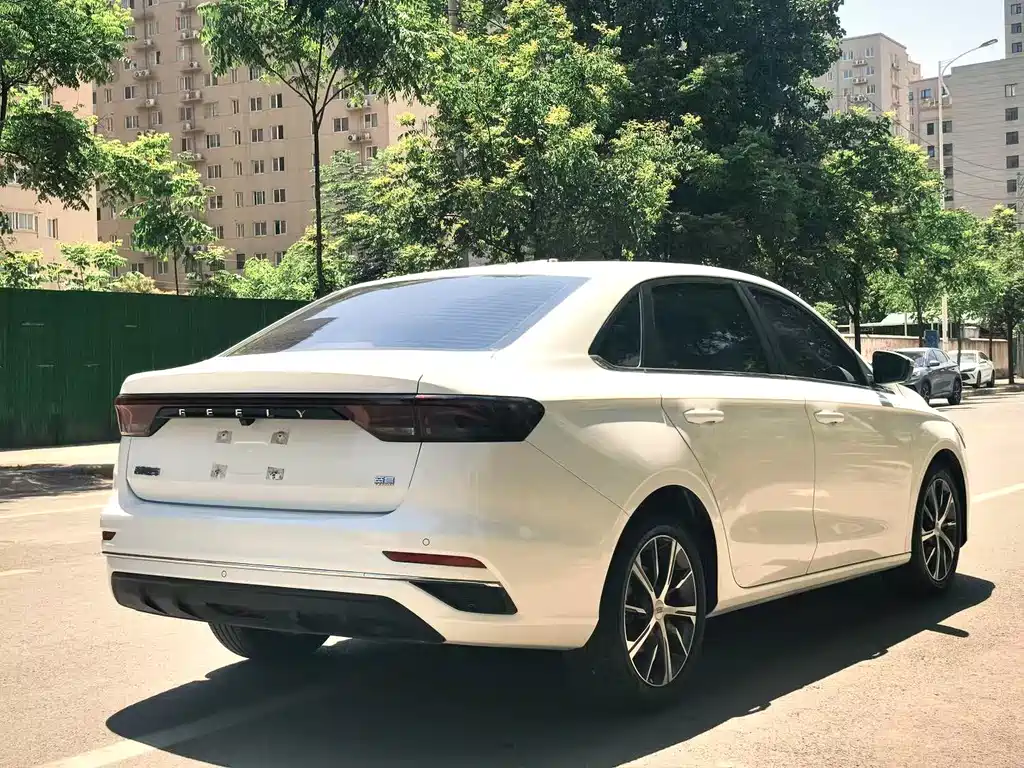 Geely Emgrand 2022 — фото 9