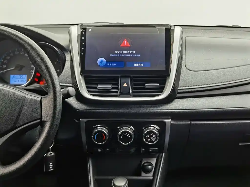 Toyota Yaris L 2019 — фото 12