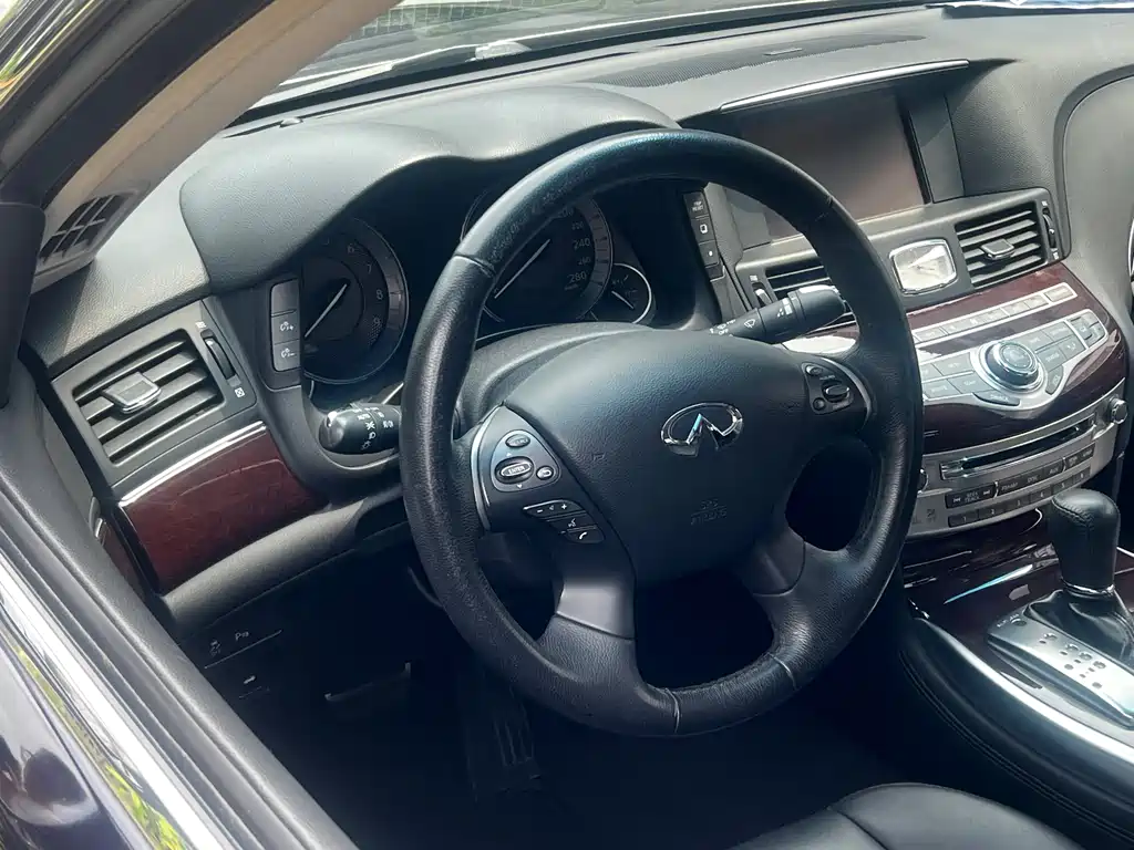 Infiniti Q70 2016 — фото 18