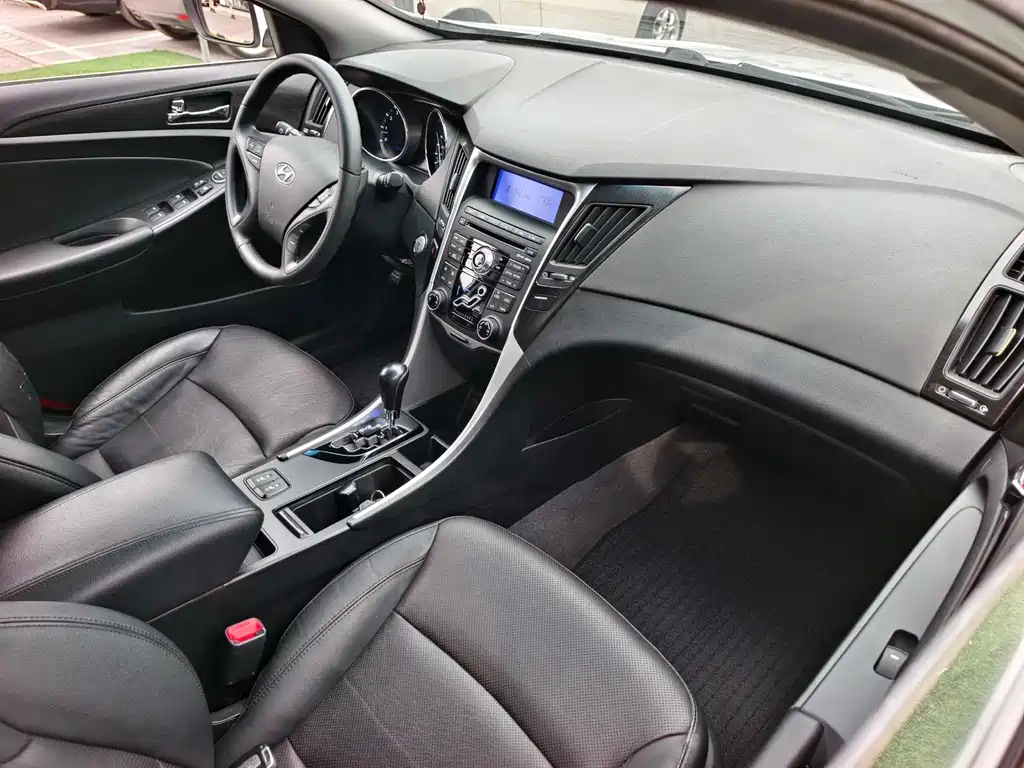 Hyundai Sonata 2012 — фото 17