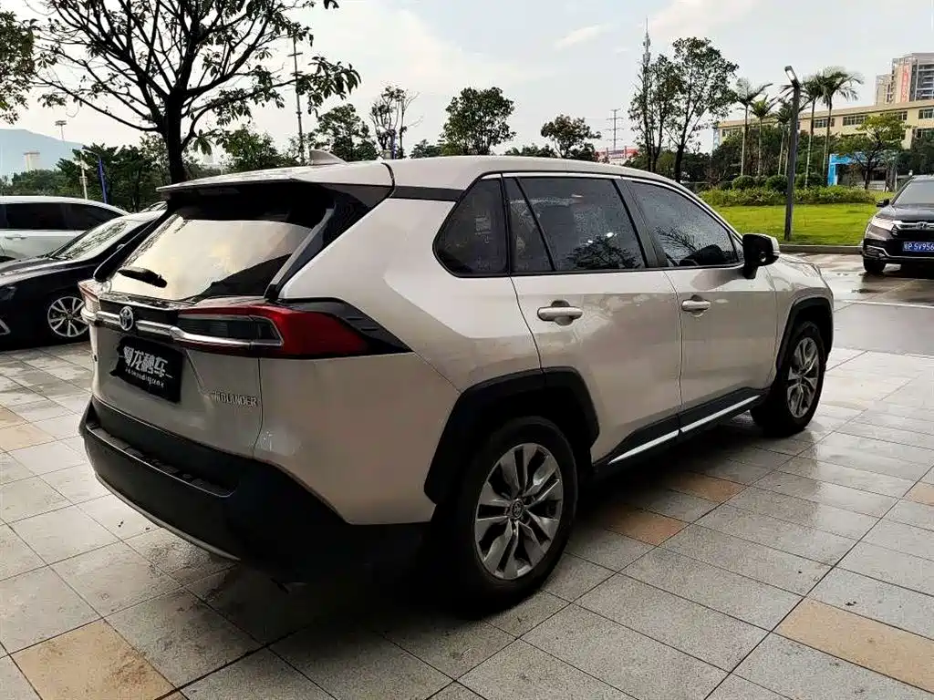 Toyota Wildlander 2022 — фото 8