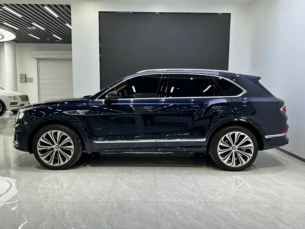 Bentley Bentayga 2022 — фото 4