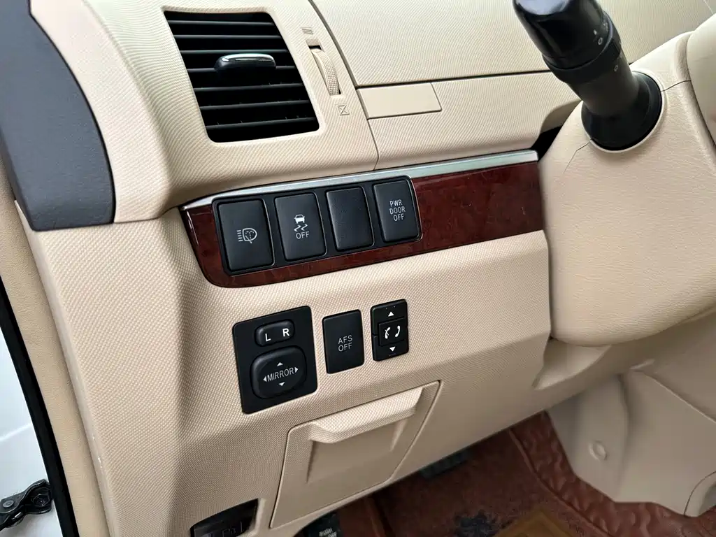 Toyota Previa 2017 — фото 20