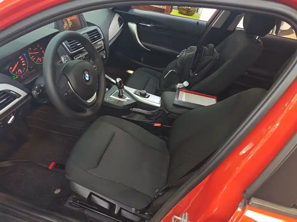 BMW 1 Series 2017 — фото 15