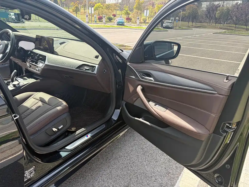 BMW 5 Series New Energy 2023 — фото 10