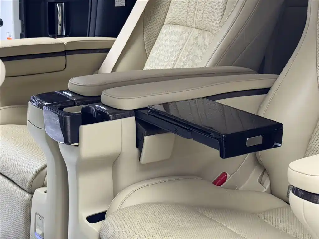 Toyota Vellfire 2022 — фото 13