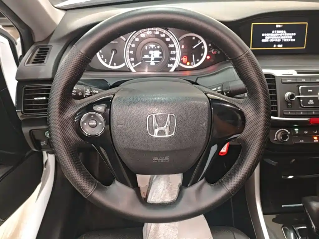 Honda Accord 2018 — фото 11