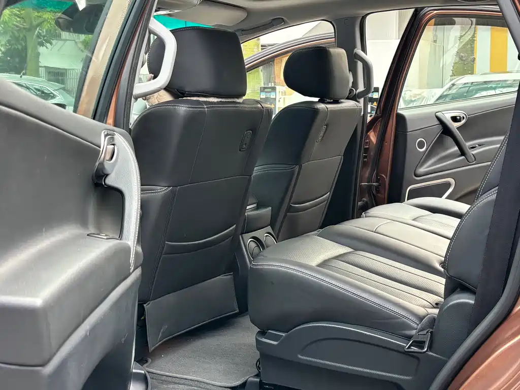 Luxgen Big 7 SUV 2015 — фото 10