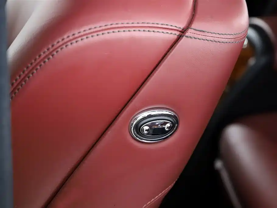 Rolls-Royce Phantom 2012 — фото 23