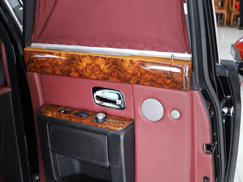 Rolls-Royce Phantom 2012 — фото 25