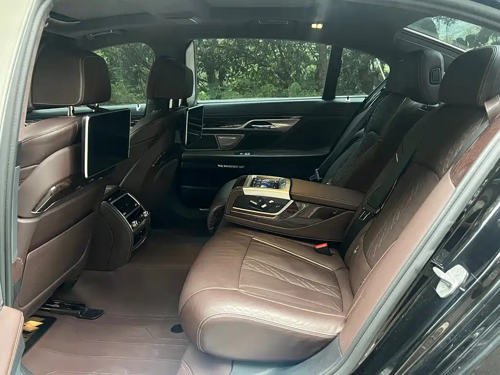 BMW 7 Series 2016 — фото 9