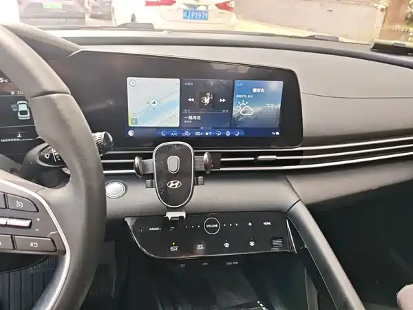 Hyundai Elantra 2022