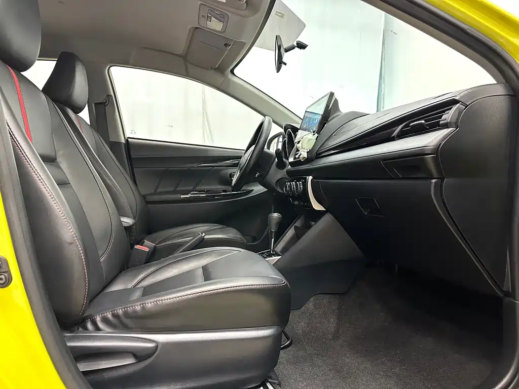 Toyota Yaris L 2022 — фото 10