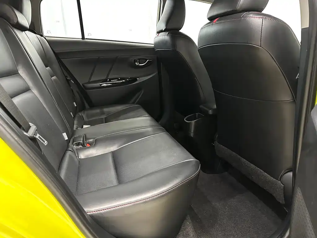 Toyota Yaris L 2022 — фото 11