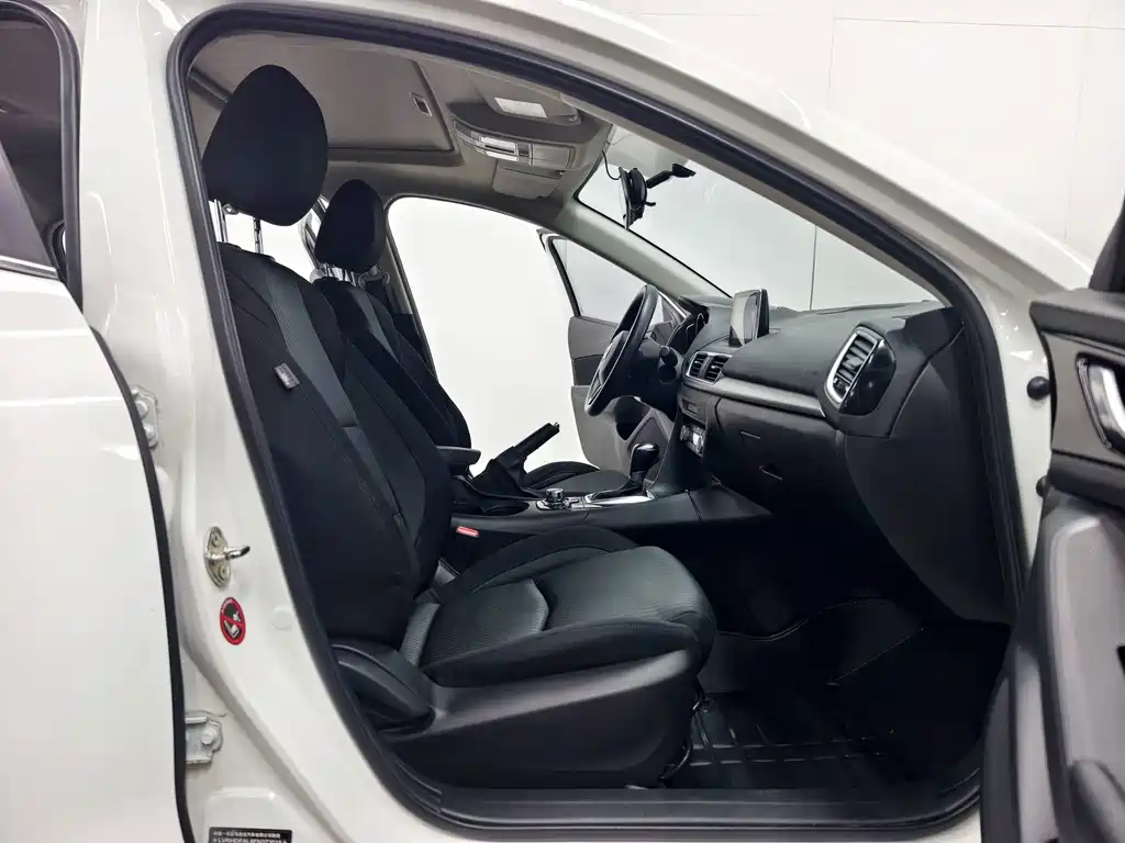 Mazda 3 Axela 2015 — фото 14