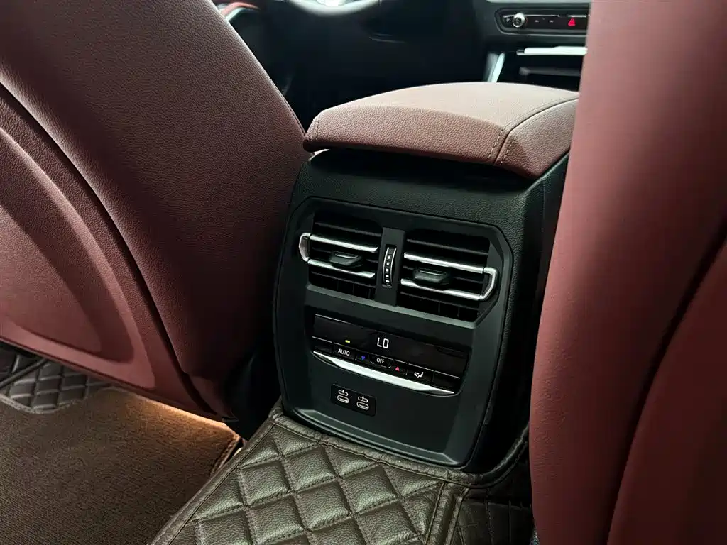 BMW 3 Series 2023 — фото 19