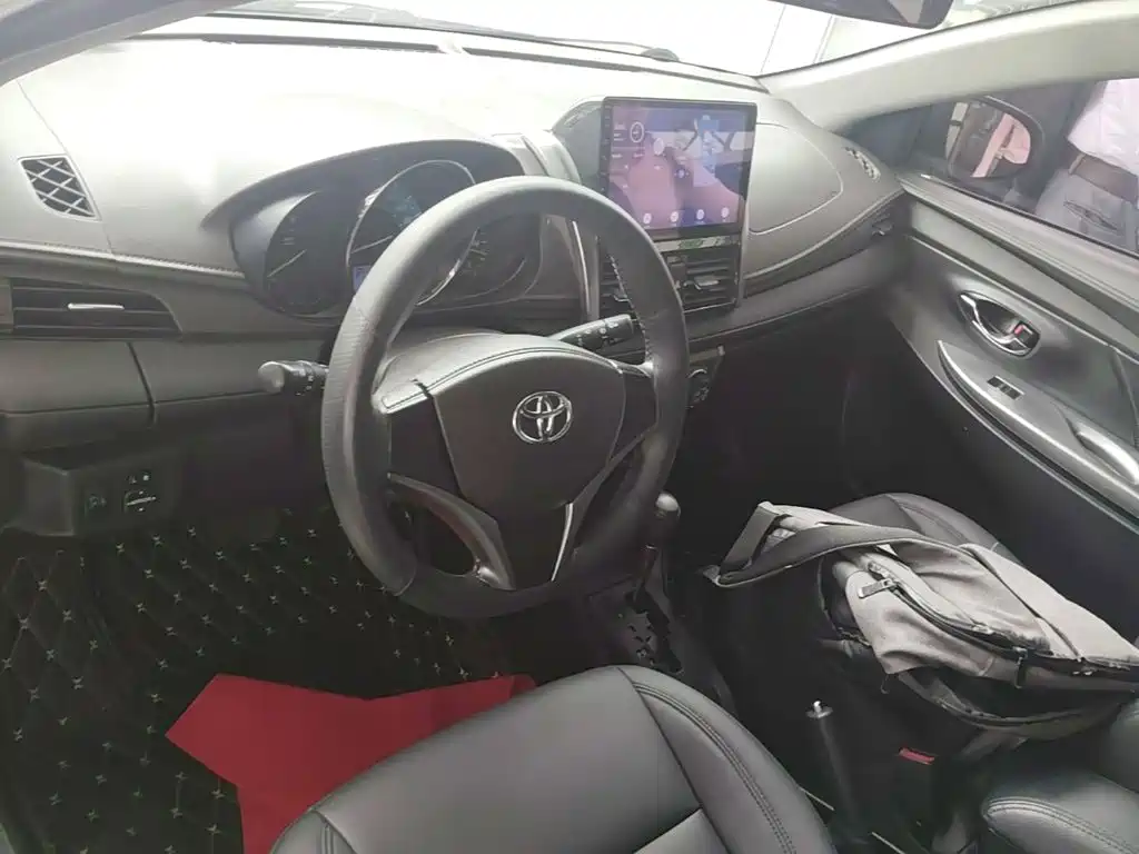 Toyota Yaris L 2016 — фото 10