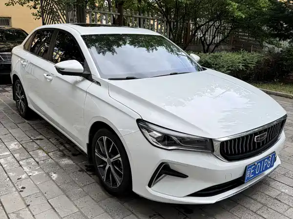 Geely Emgrand 2022