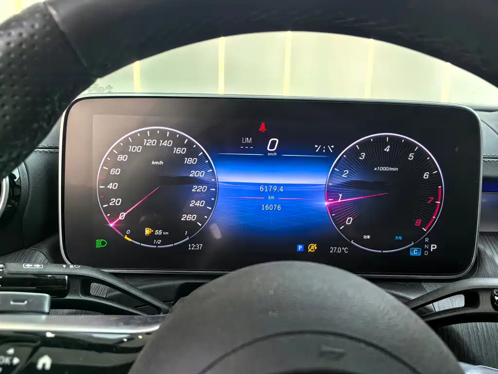 Mercedes-Benz C-Class 2024 — фото 5