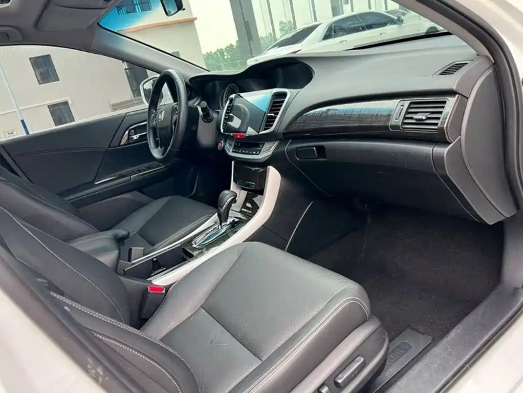 Honda Accord 2015 — фото 17