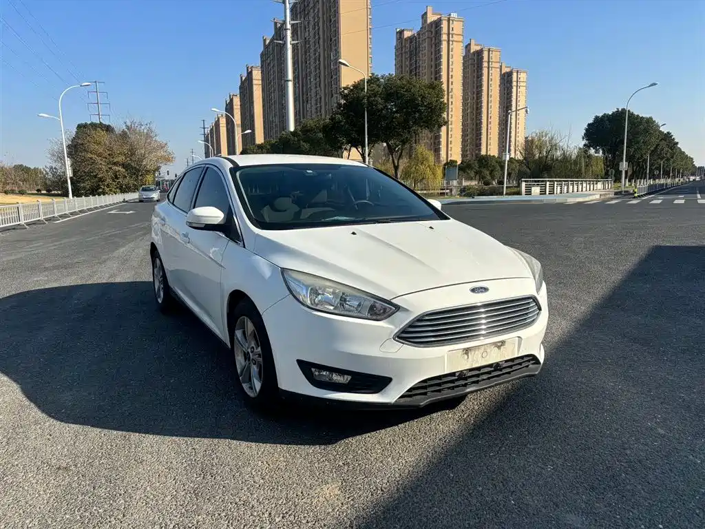 Ford Focus 2014 — фото 2