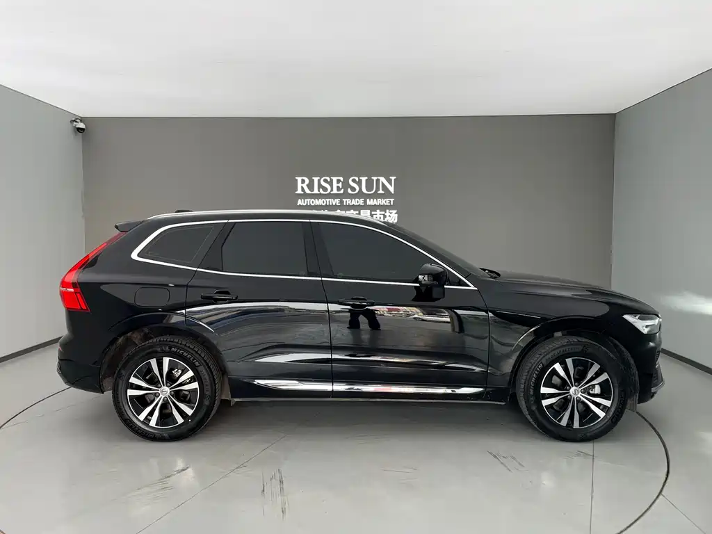Volvo XC60 2023 — фото 11