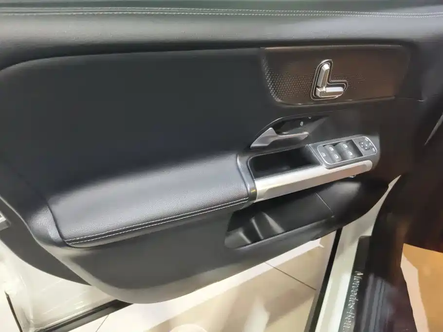 Mercedes-Benz GLB 2023