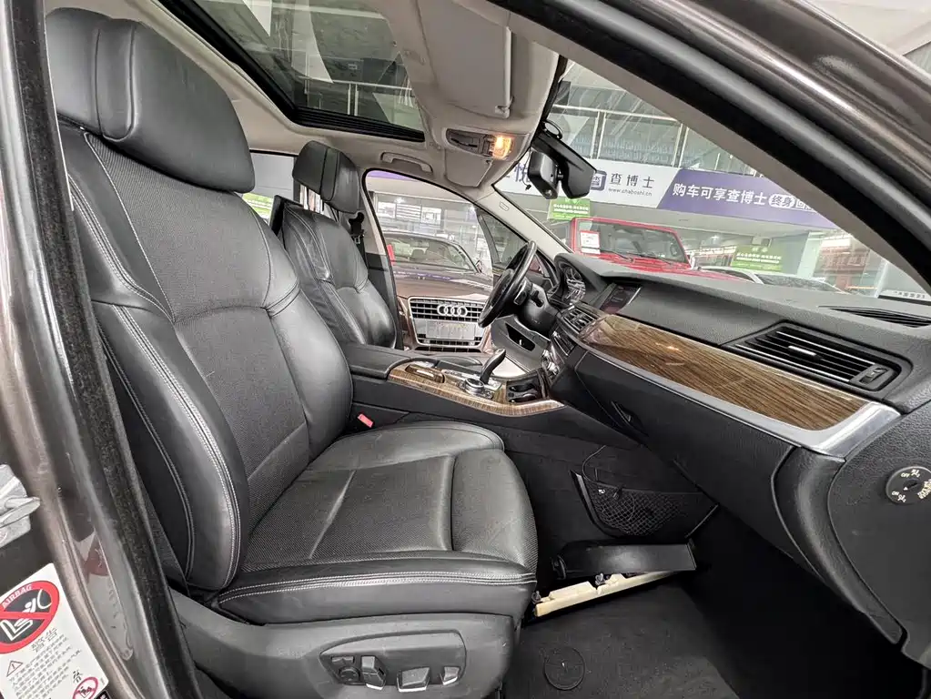 BMW 5 Series 2015 — фото 25