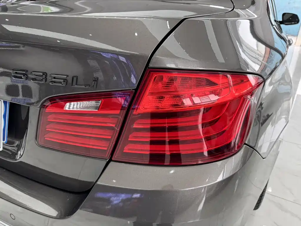 BMW 5 Series 2015 — фото 12