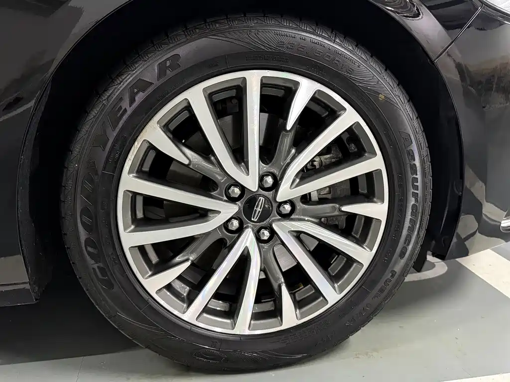 Lincoln Continental 2019 — фото 12